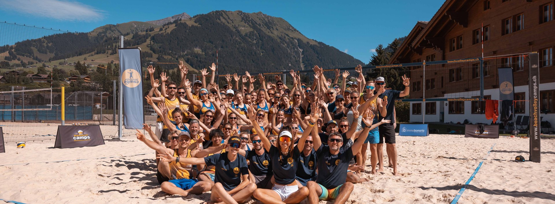 Beach-Volleyball-Camp - Gruppenbild mit Aussicht